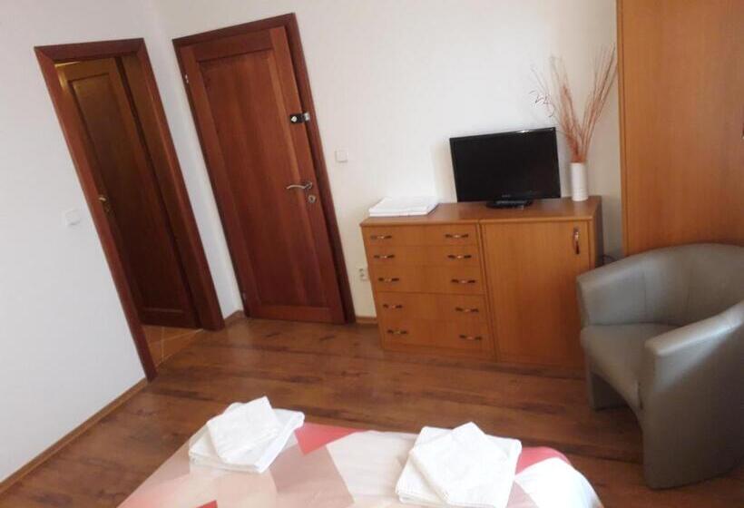 بنسيون Penzión Vila Dalí