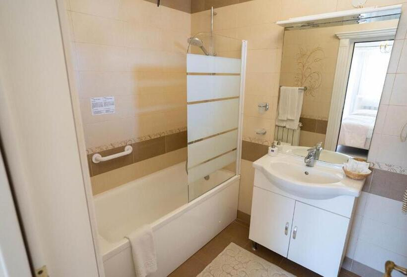 פנסיון Villa Alice