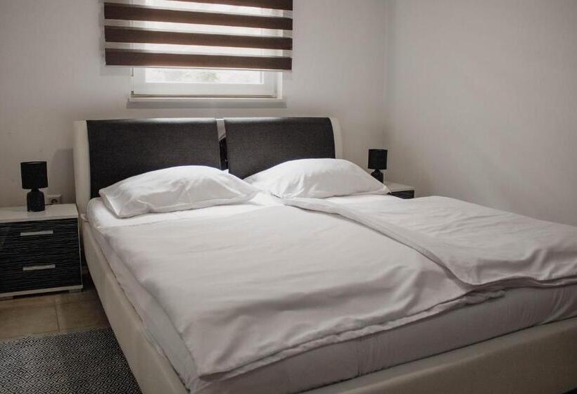 črni Baron Pension Black Baron