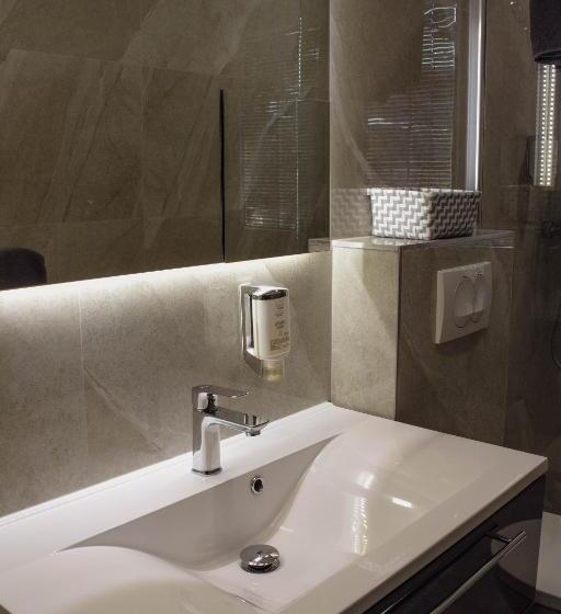 črni Baron Pension Black Baron