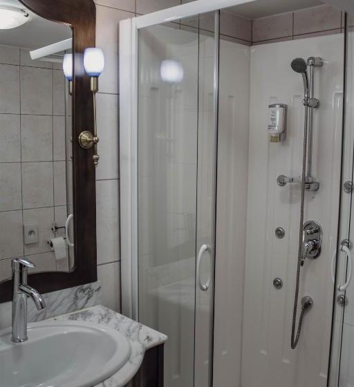 črni Baron Pension Black Baron