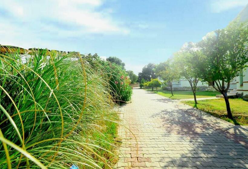 منتجع Akay Garden Family Club