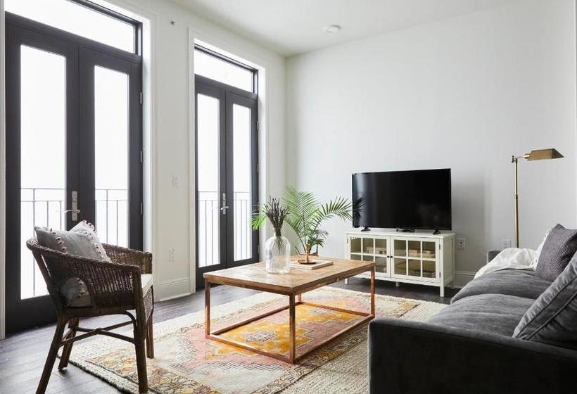 Sonder Lafayette Square