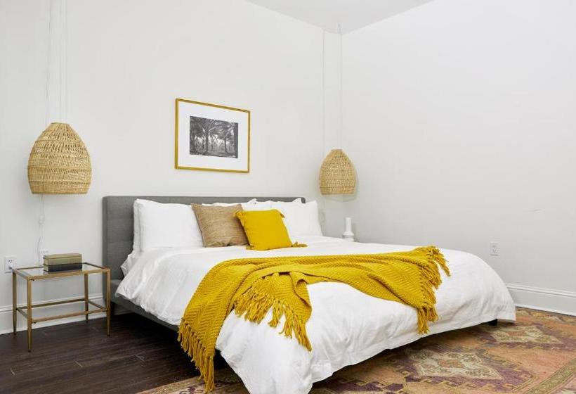 Sonder Lafayette Square