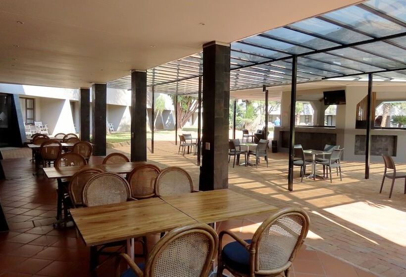 בית מלון כפרי Sundown Country Estate