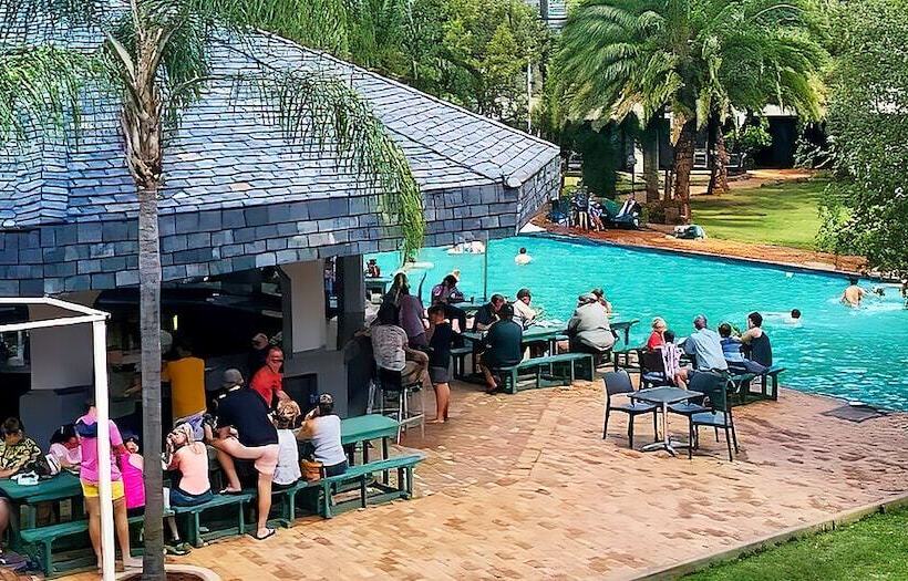 בית מלון כפרי Sundown Country Estate