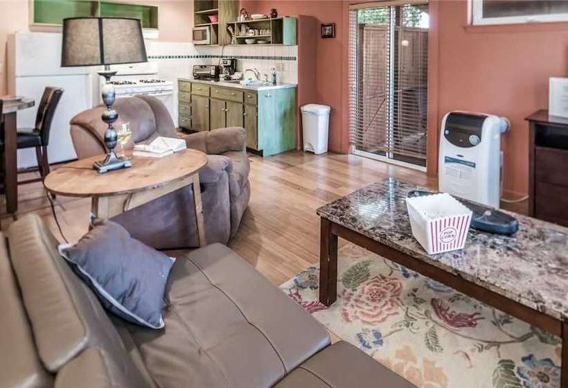 El Tigre  One Bedroom Cabin