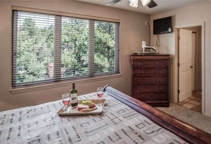 El Tigre  One Bedroom Cabin