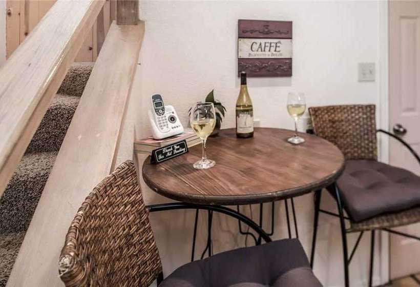 El Tigre  One Bedroom Cabin