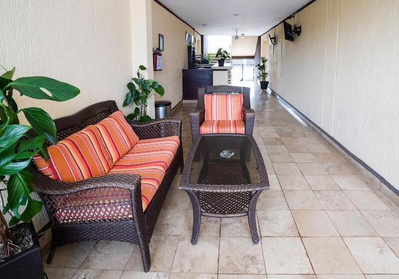 Capital O Hotel Los Caracoles, Acapulco