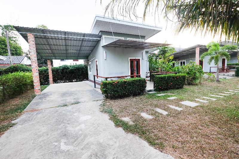 فندق Oyo 690 Bann Supansa Resort