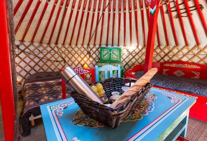 Отель Village De Yourtes