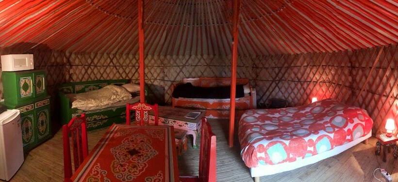 Отель Village De Yourtes