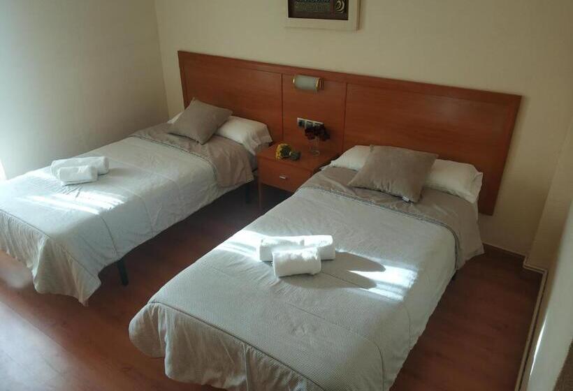 Пансион Hostal Restaurante Iruñako