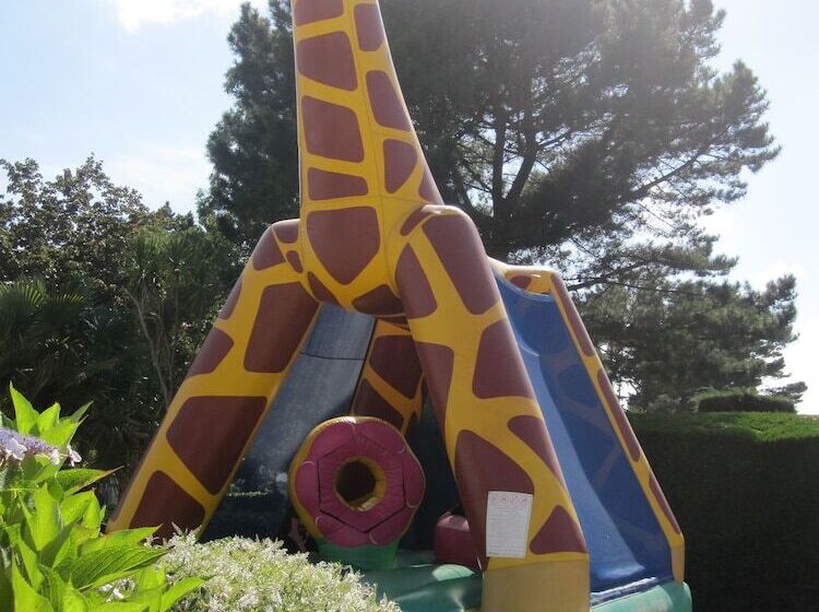 Отель Camping Les Capucines