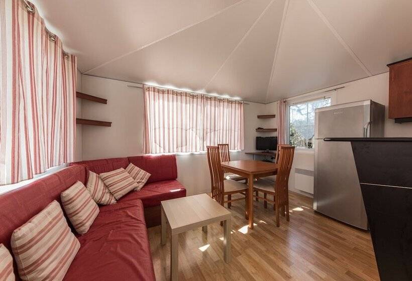 Отель Camping Les Capucines