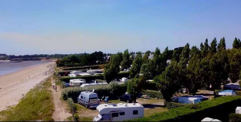 בית מלון כפרי Camping Les Goelands