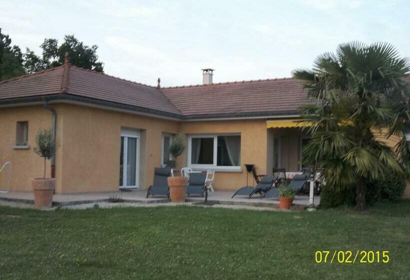 פנסיון Alaguyauder La Chambre