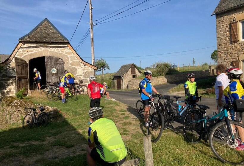 住宿加早餐  Lo Soulenquo à Fonteilles Sur Le Gr 65