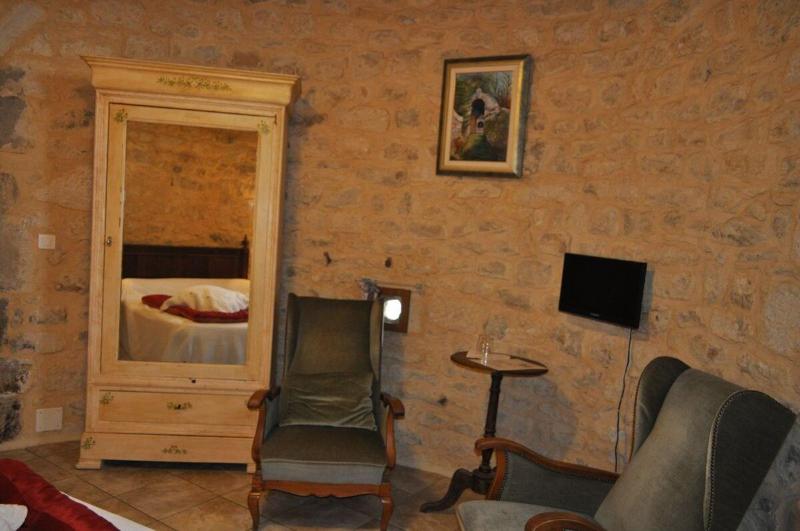 Château De Bessas Gîtes