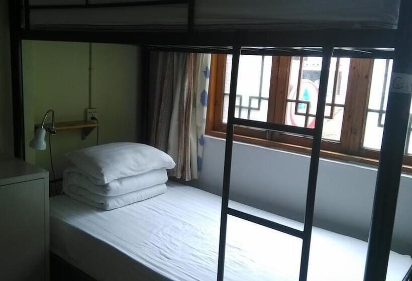 ホテル The Old Place In T Youth Hostel