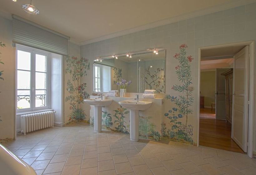 Le Château De Monceaux