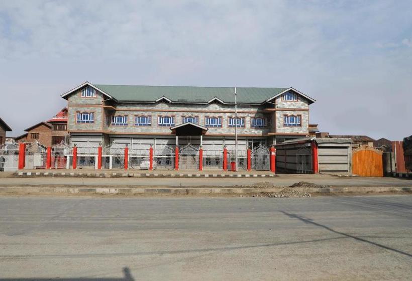 Отель Capital O  Sobo Central