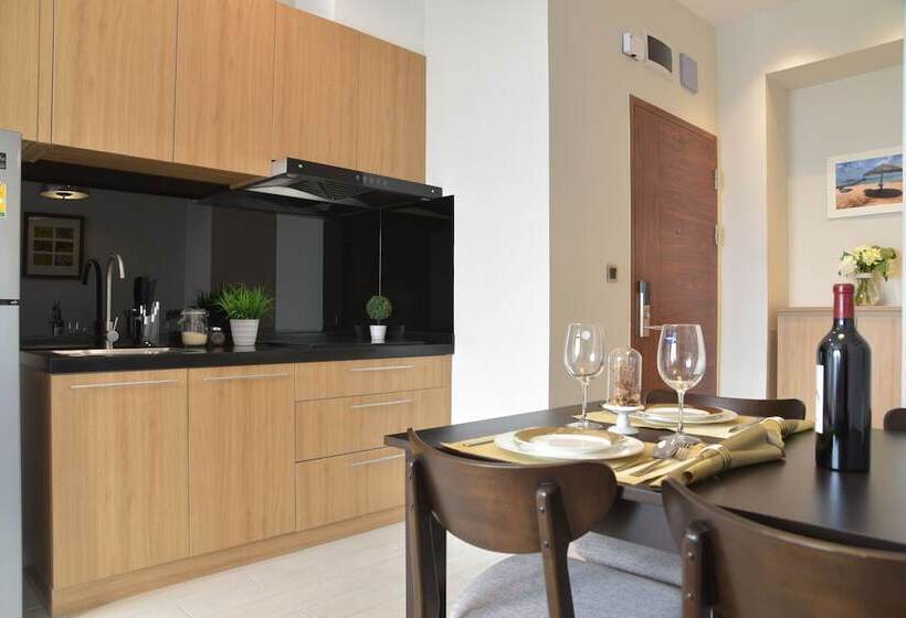 The View Serviced Residence 豪景日式酒店公寓