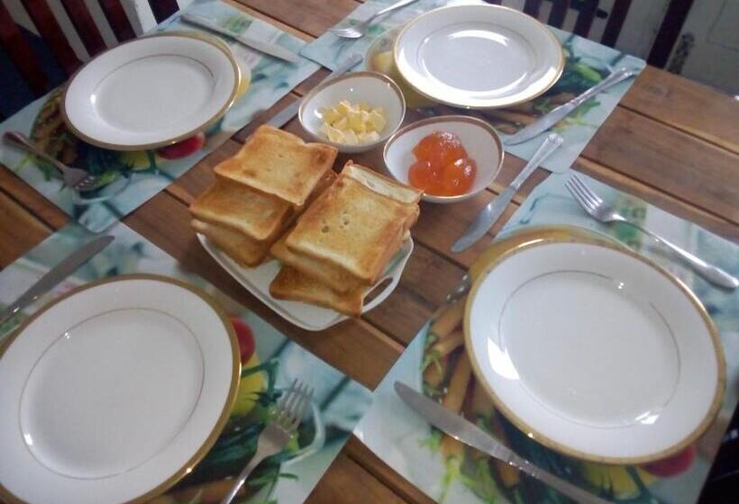 Пансион Zion White House