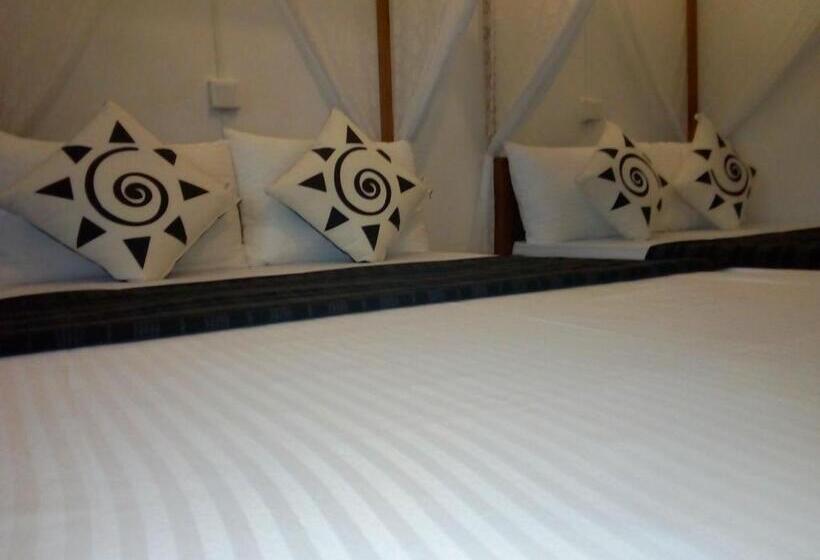 Пансион Zion White House