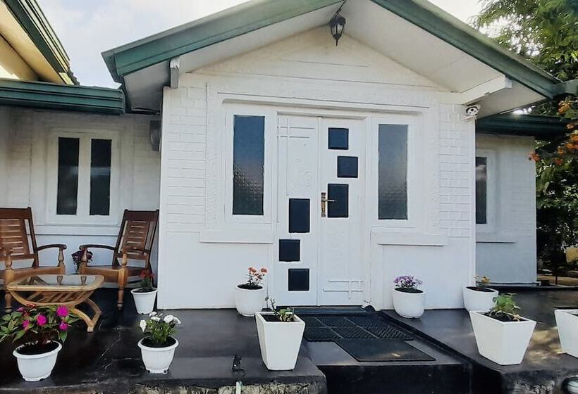 Пансион Zion White House