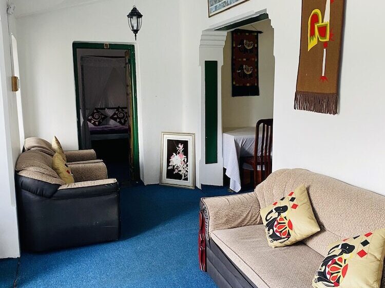 Пансион Zion White House