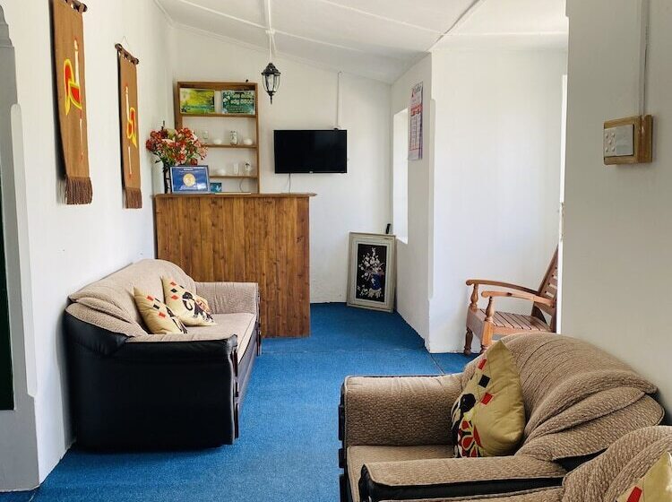 Пансион Zion White House