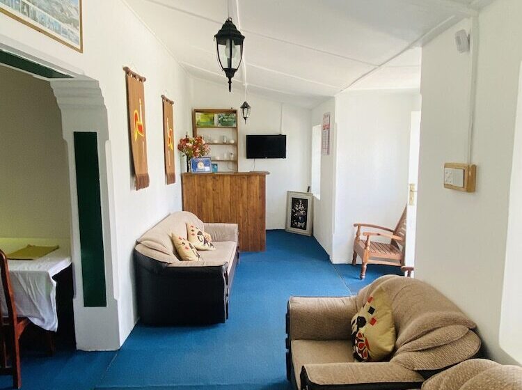 Пансион Zion White House