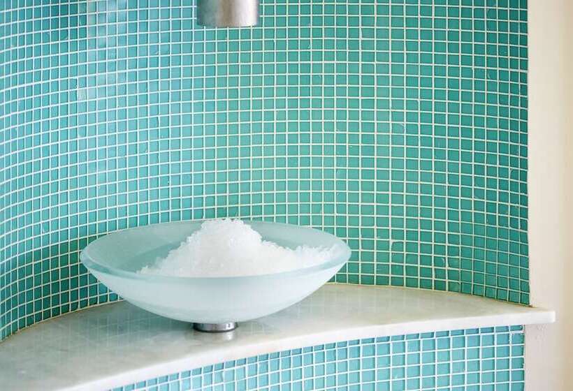 Grupotel Macarella Suites & Spa