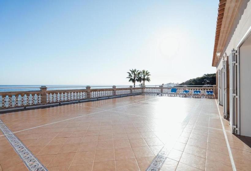 פונדק Apartamentos Punta Prima Beach