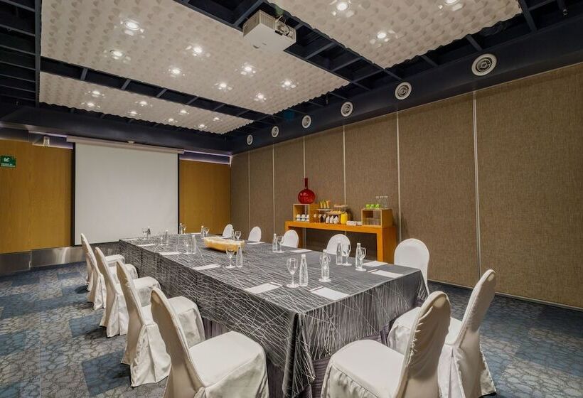 هتل Camino Real Aeropuerto