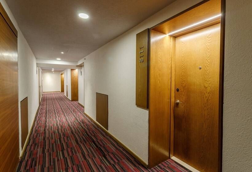 هتل Camino Real Aeropuerto