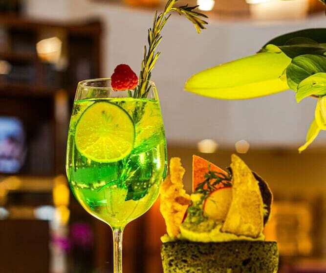 هتل Camino Real Aeropuerto