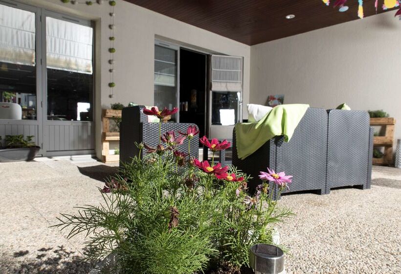 בית מלון כפרי Campanile Cergy Saint Christophe