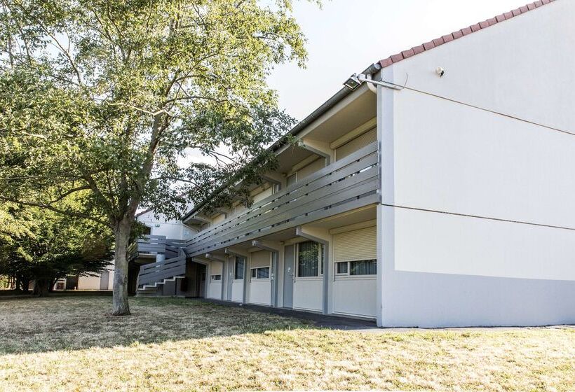 בית מלון כפרי Campanile Cergy Saint Christophe