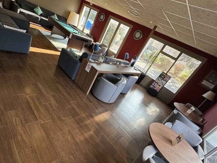 호텔 Campanile Clermont Ferrand ~ Riom