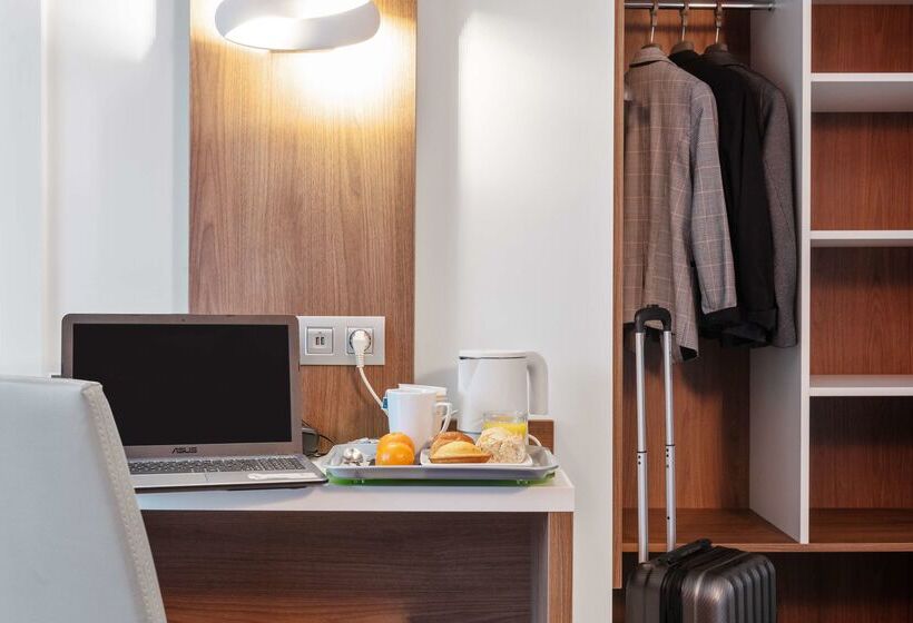 ホテル Campanile Epinal Centre  Gare