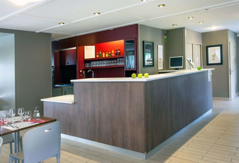 בית מלון כפרי Campanile Fougeres