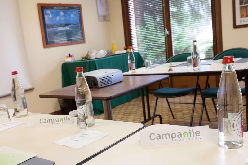 فندق Campanile Fougeres