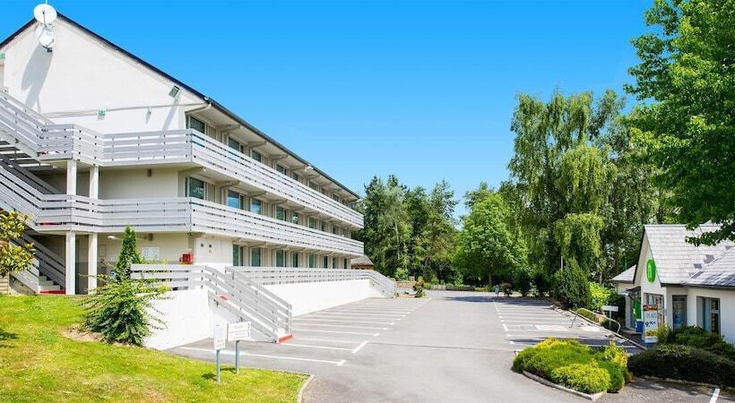 בית מלון כפרי Campanile Fougeres