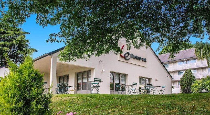 בית מלון כפרי Campanile Fougeres