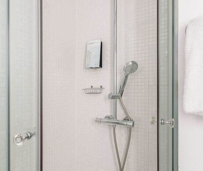 호텔 Campanile Lyon Bron Eurexpo