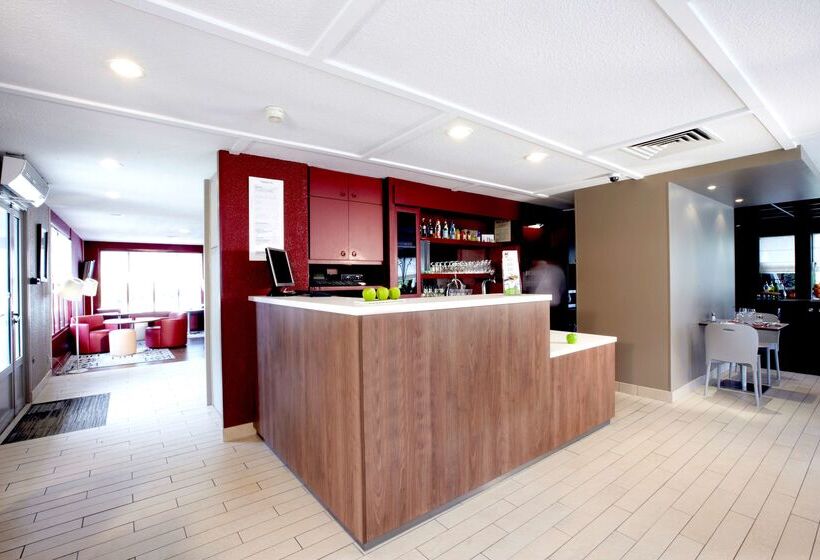 ホテル Campanile Orleans Nord Saran