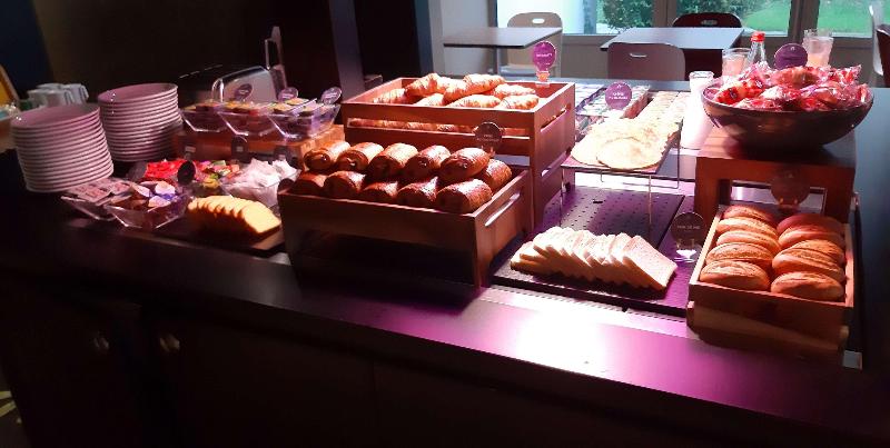 ホテル Campanile Orleans Nord Saran